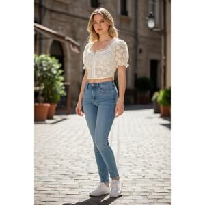 FOREVER 21 EMBROIDERED DAISY RUFFLE NECKLINE CROP TOP M